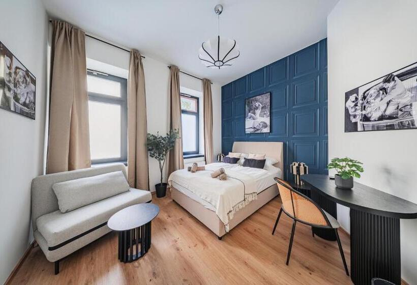 اتاق استاندارد سه تخته با سرویس بهداشتی مشترک, Rivé By Home1