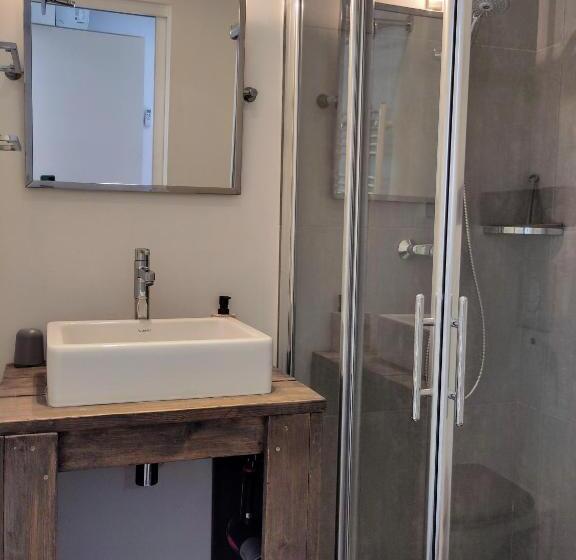 标准间内部标间, La Fille Du Berger