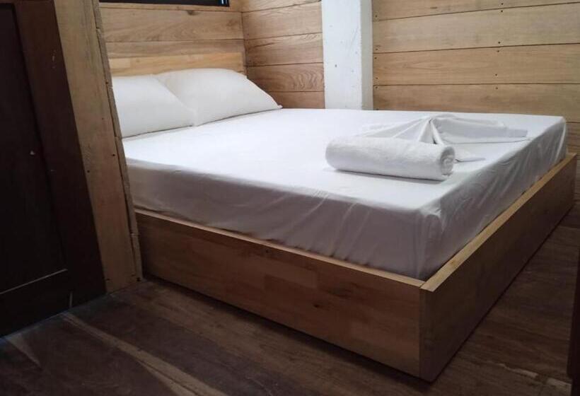 غرفة قياسية رباعية مزودة بشُرفة, Petra