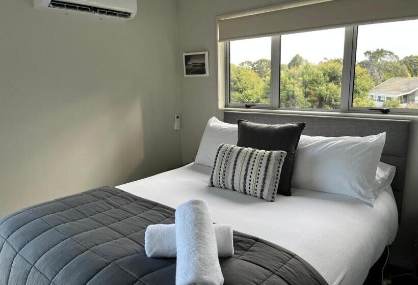 חדר סופריור, Stay With Us Raglan   Studio