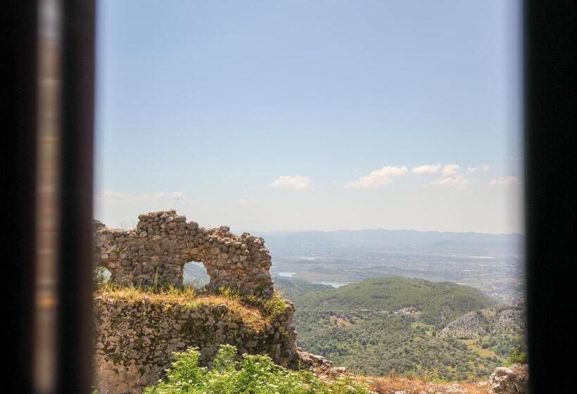 غرفة قياسية, The House Of Dollma , Inside Kruja Castle