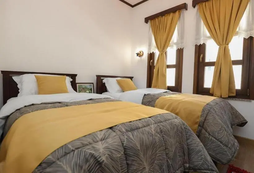 اتاق لوکس با چشمانداز باغ, The House Of Dollma , Inside Kruja Castle