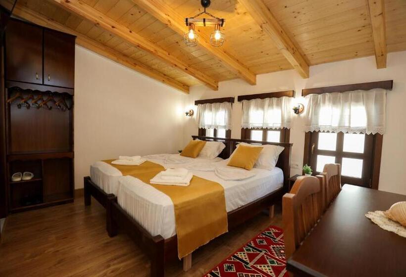 디럭스 룸 산전망, The House Of Dollma , Inside Kruja Castle