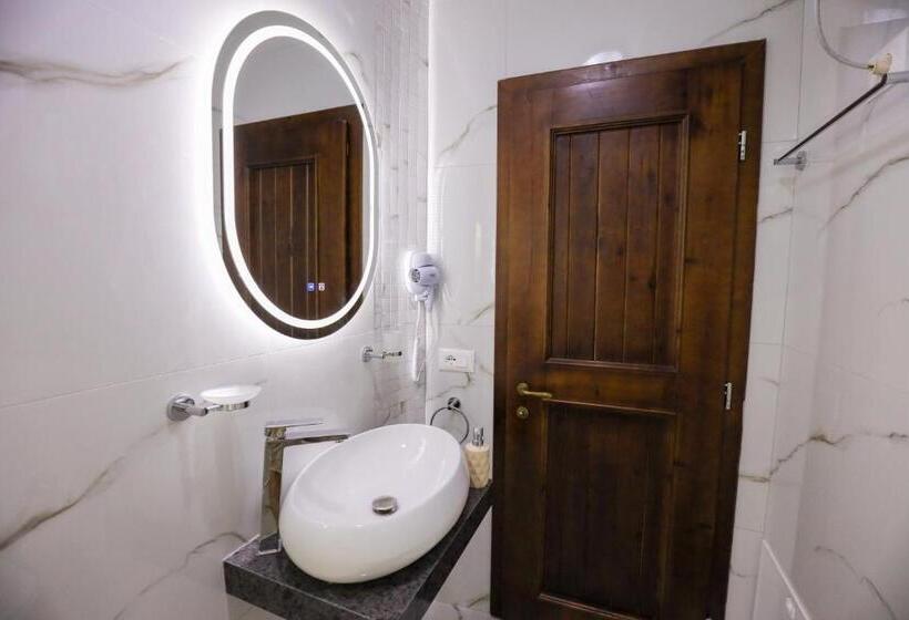 غرفة ديلوكس مطلة على الجبل, The House Of Dollma , Inside Kruja Castle