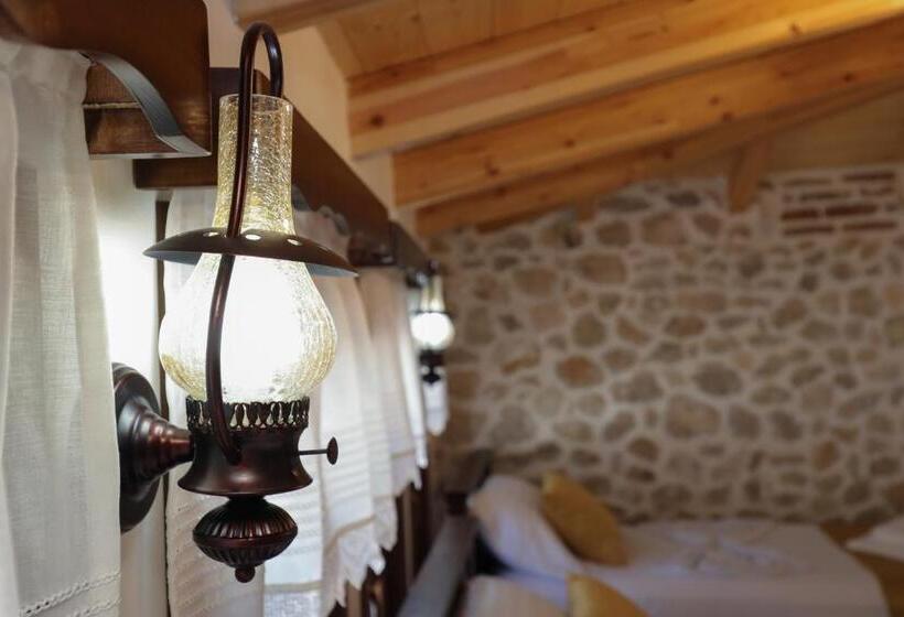 غرفة ديلوكس عائلية, The House Of Dollma , Inside Kruja Castle