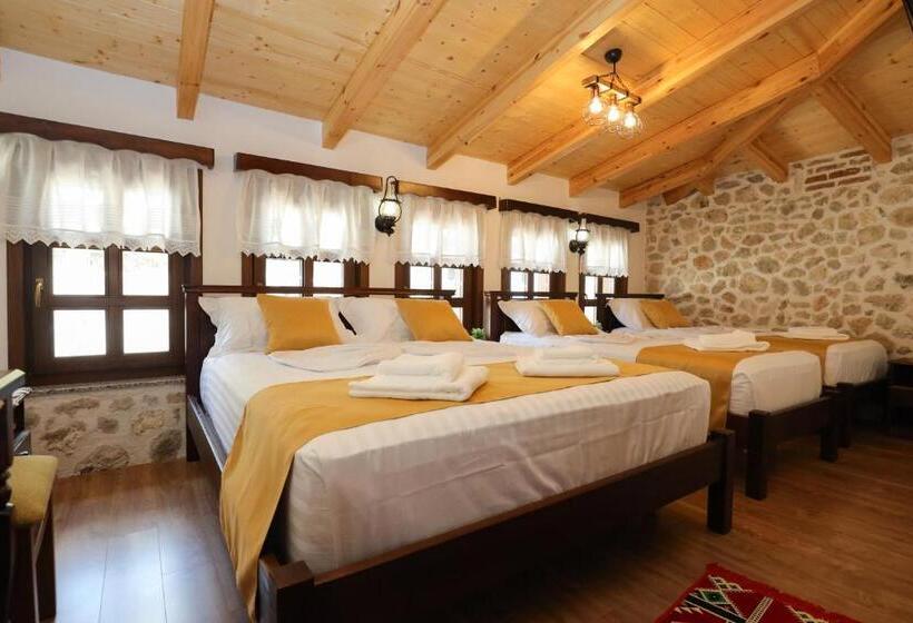 غرفة ديلوكس عائلية, The House Of Dollma , Inside Kruja Castle