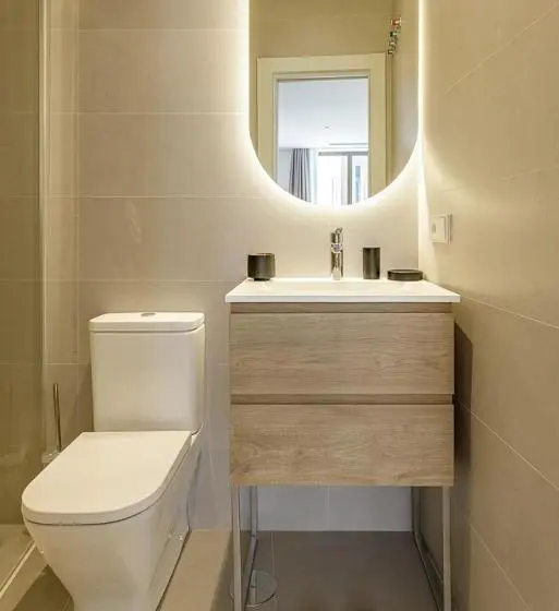 استودیوی استاندارد, Cervantes Suites By Helo