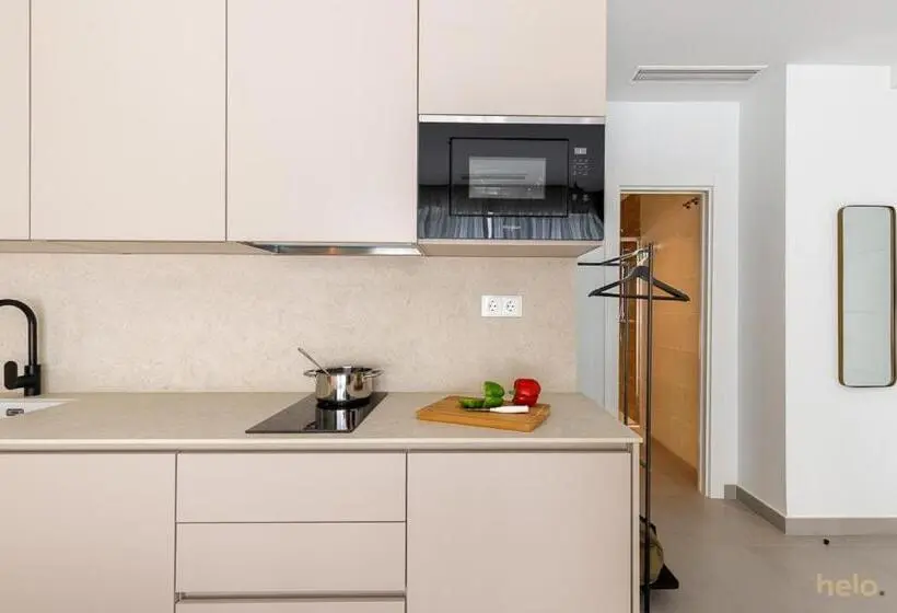 استودیوی استاندارد, Cervantes Suites By Helo
