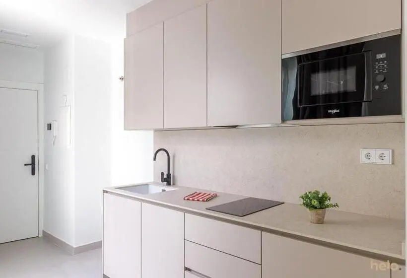 استودیوی استاندارد, Cervantes Suites By Helo