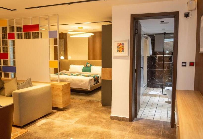 استودیوی استاندارد, Brickspoint Boutique Apart