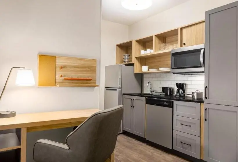 キングサイドベッドのスタンダードワンルーム, Candlewood Suites Trois Rivières Ouest, An Ihg