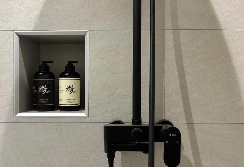 اتاق سوپریور, Initial Tainan