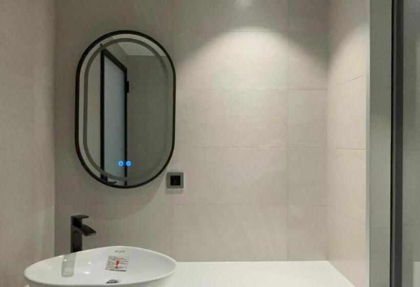 اتاق سوپریور, Initial Tainan