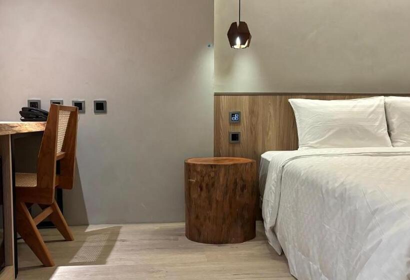 اتاق سوپریور, Initial Tainan