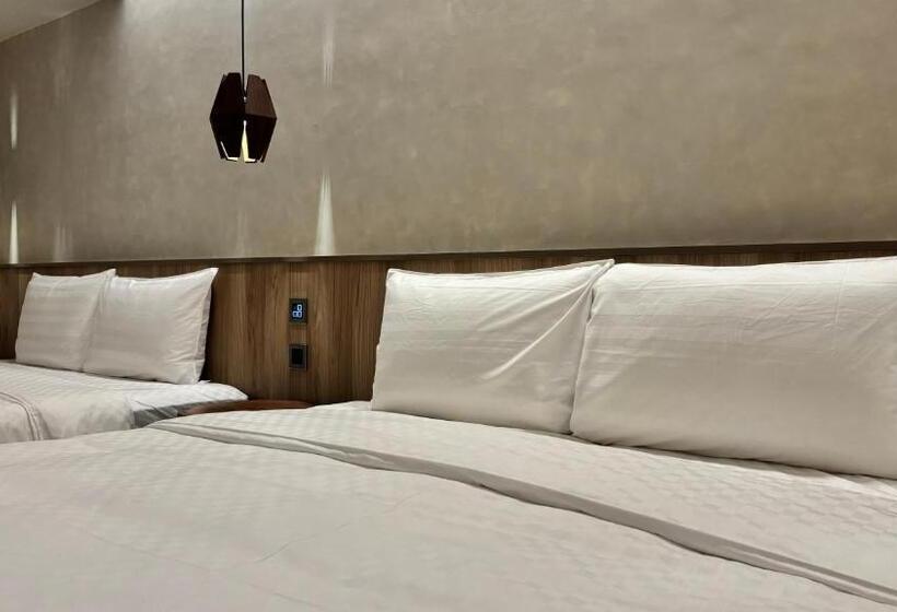 اتاق سوپریور چهار تخته, Initial Tainan