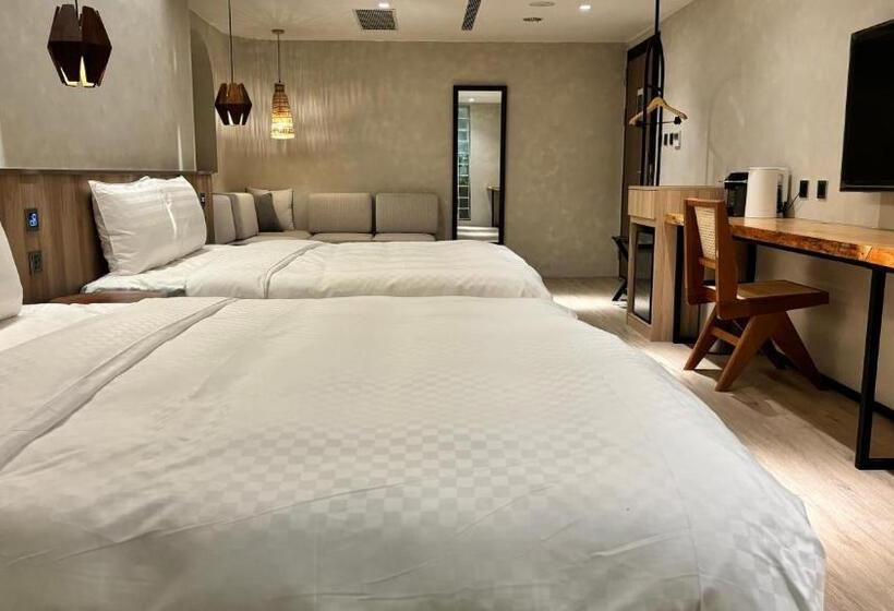 اتاق سوپریور چهار تخته, Initial Tainan