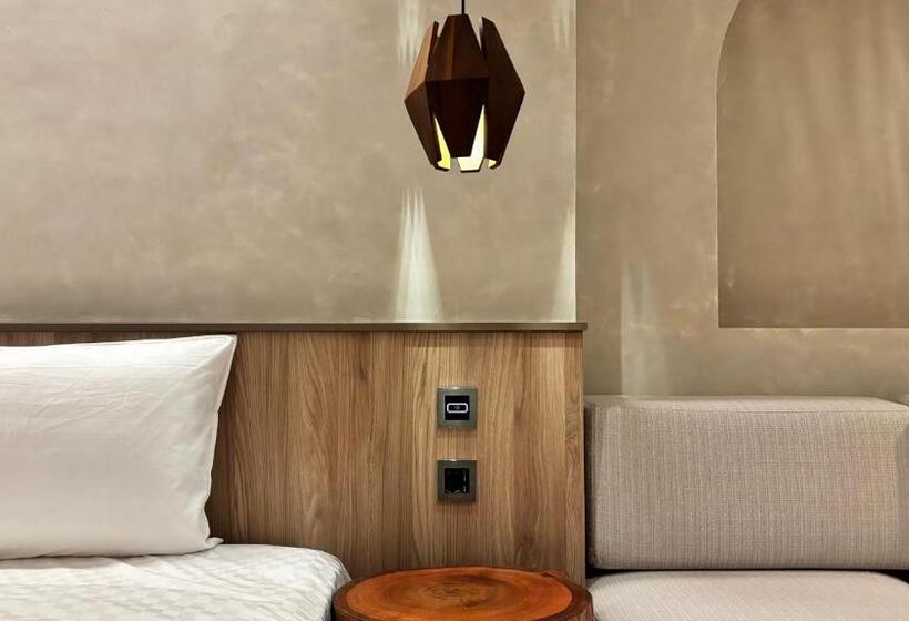 اتاق سوپریور چهار تخته, Initial Tainan