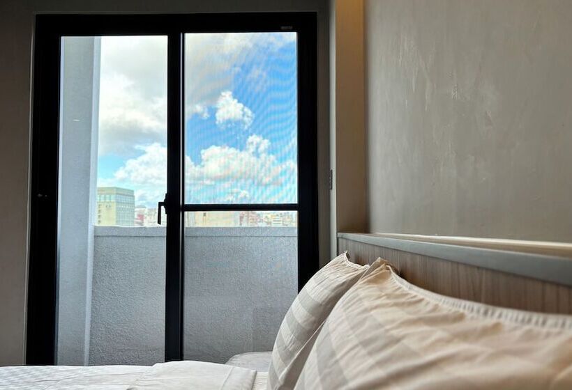 اتاق استاندارد, Initial Tainan