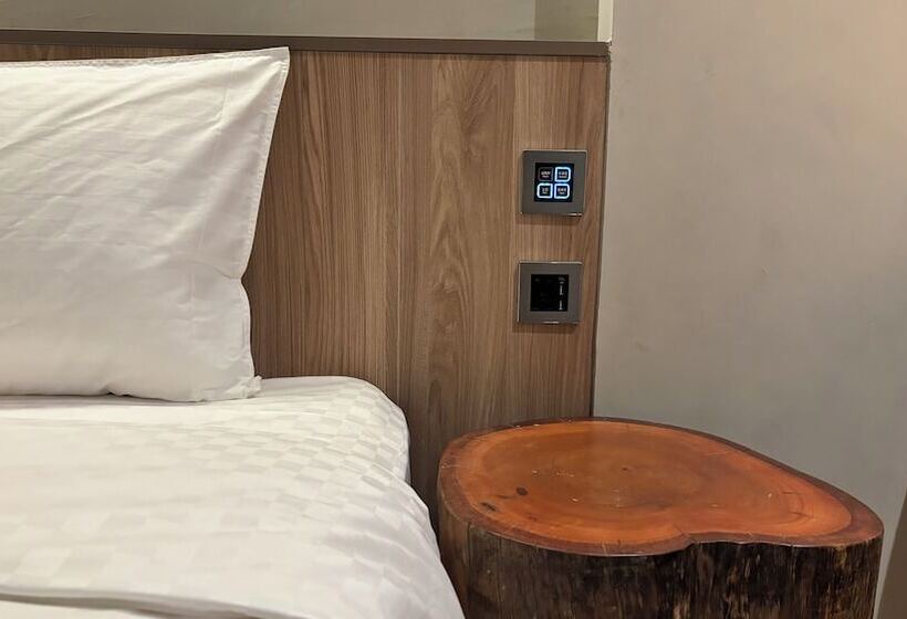 اتاق استاندارد, Initial Tainan