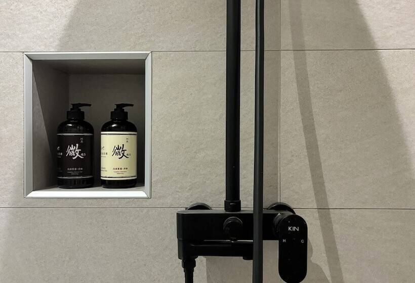 اتاق سوپریور, Initial Tainan