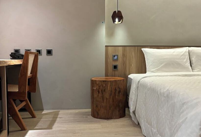 اتاق سوپریور, Initial Tainan