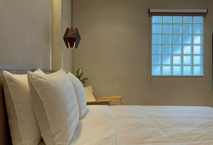 اتاق سوپریور, Initial Tainan