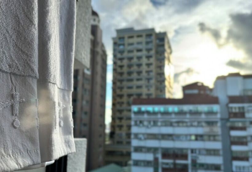 اتاق لوکس چهار تخته, Initial Tainan