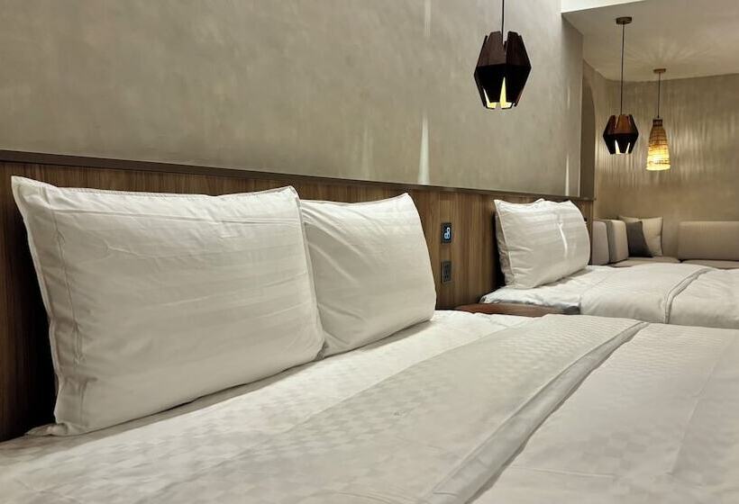 اتاق لوکس چهار تخته, Initial Tainan