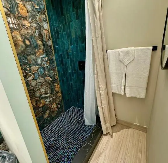اتاق استاندارد, Metro Art
