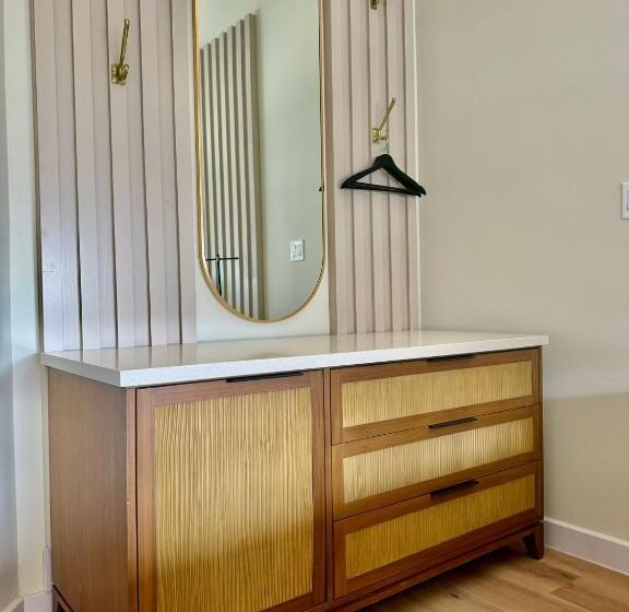 اتاق استاندارد, Metro Art