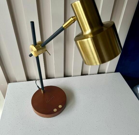 اتاق لوکس, Metro Art