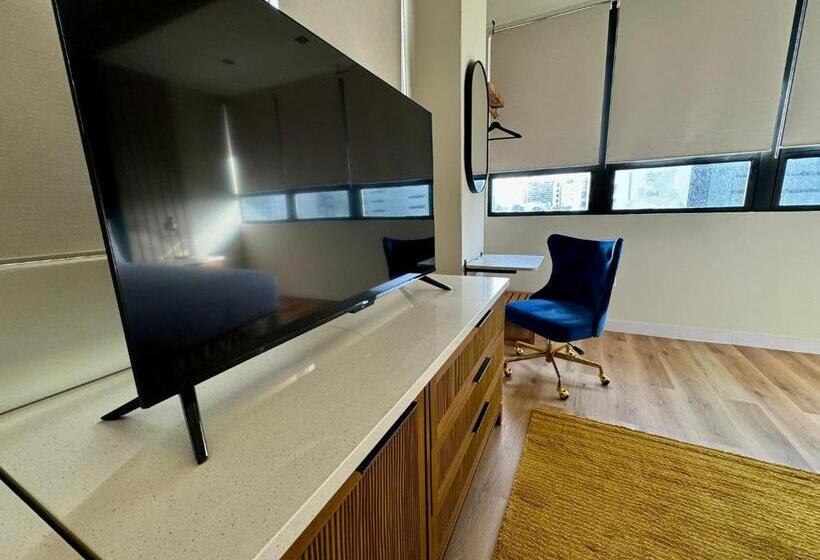 اتاق لوکس, Metro Art