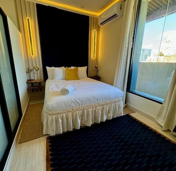 اتاق لوکس با بالکن, Metro Art