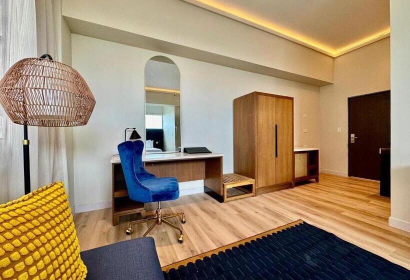 سوییت جونیور, Metro Art