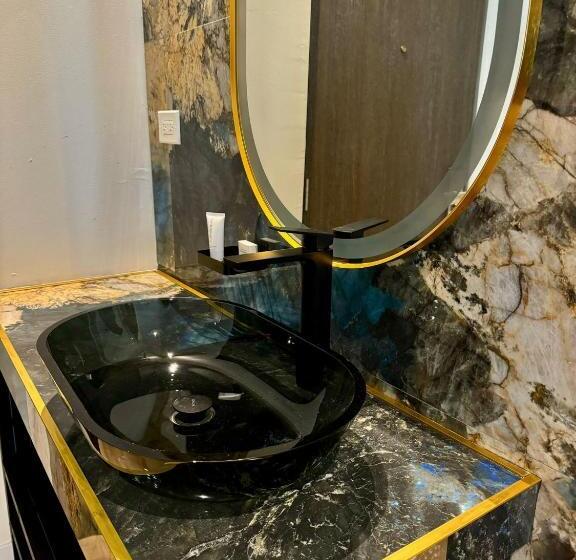 سوییت جونیور, Metro Art