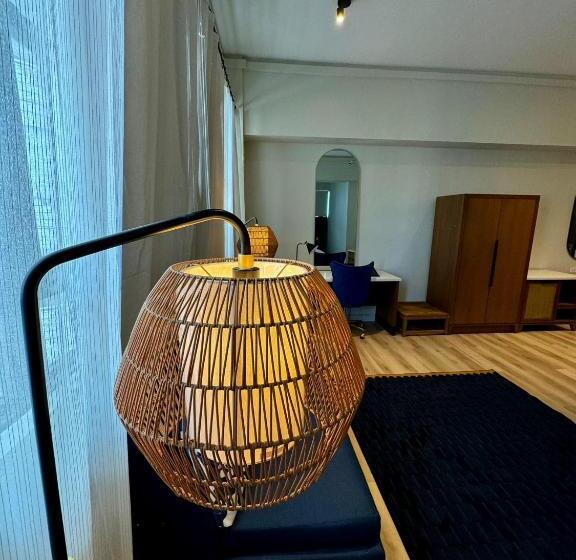 سوییت جونیور, Metro Art