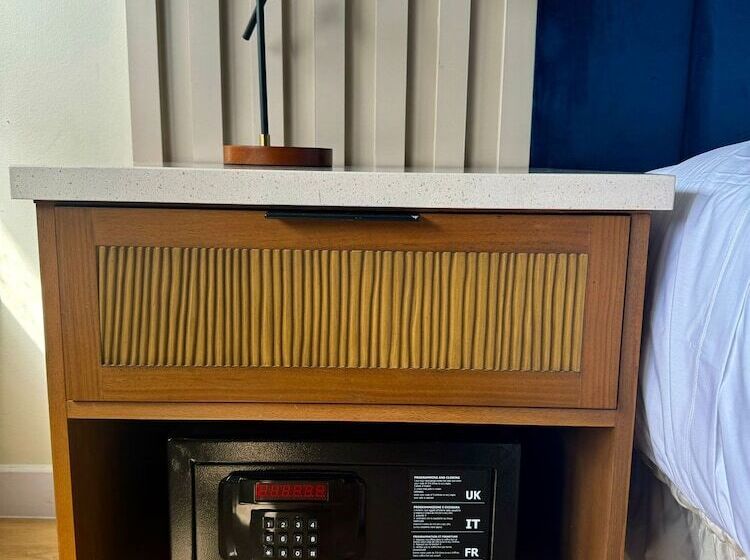 اتاق استاندارد, Metro Art