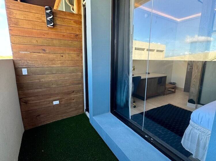 اتاق استاندارد, Metro Art