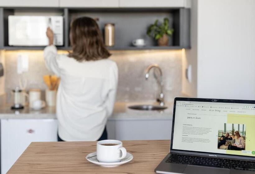 استودیوی استاندارد, Zt Coliving And