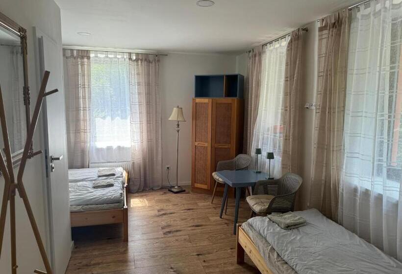 חדר סטנדרט לשלושה, Tkalcovna U Zlatého Potoka