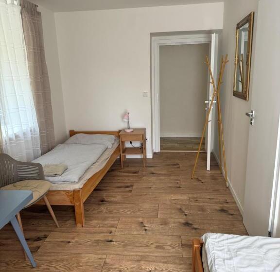 חדר סטנדרט לשלושה, Tkalcovna U Zlatého Potoka