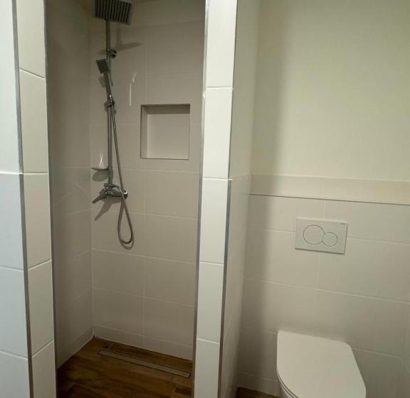 דירת חדר, Tkalcovna U Zlatého Potoka