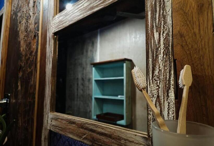 חדר לארבעה סטנדרטי עם מרפסת, Svarna