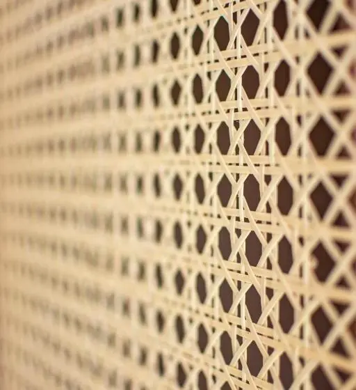 Deluxe-studio, Black Honey