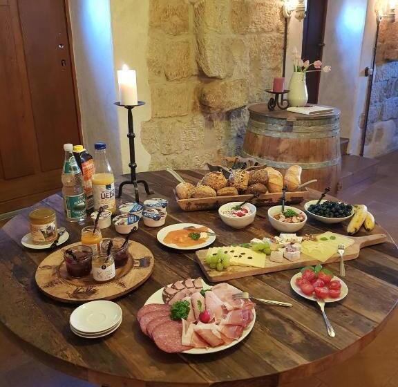 Апартаменты 2 Спальни, Gohrischer Hof Anno 1798