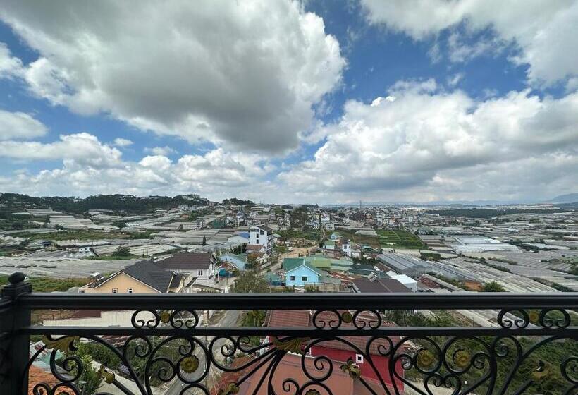 سوییت سوپریور, Capital O 1208 Phong Van Villa