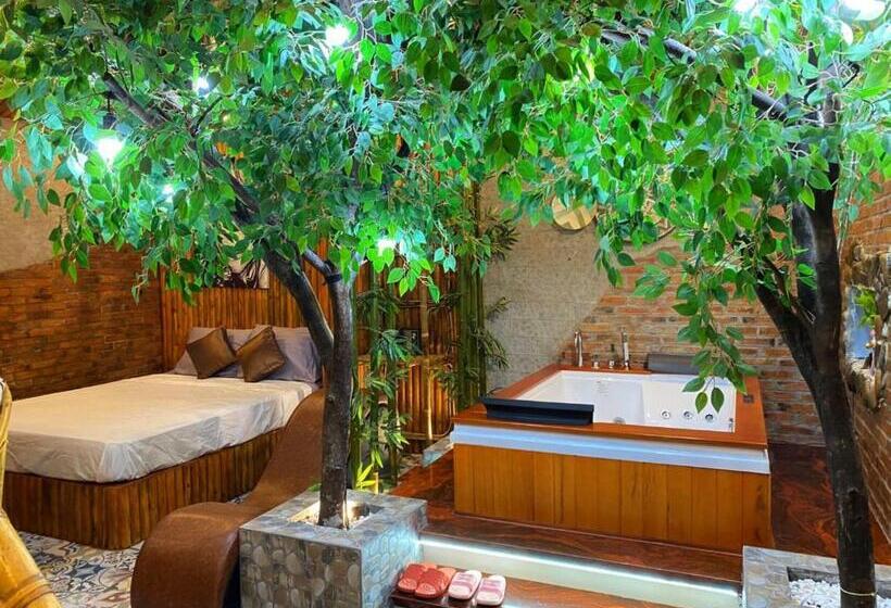 استودیوی استاندارد, Oyo 1214 Hoang Gia Athena