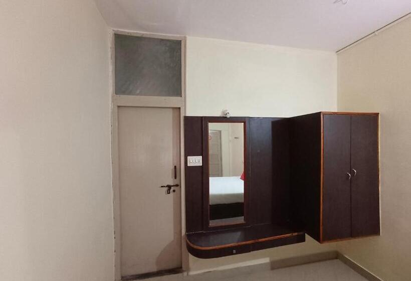 غرفة إقتصادية, Vishnu Residency