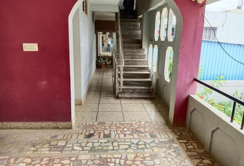 غرفة عائلية, Vishnu Residency