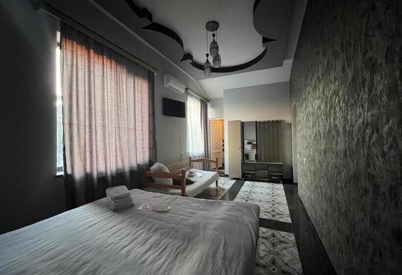 غرفة ديلوكس, Z Narek